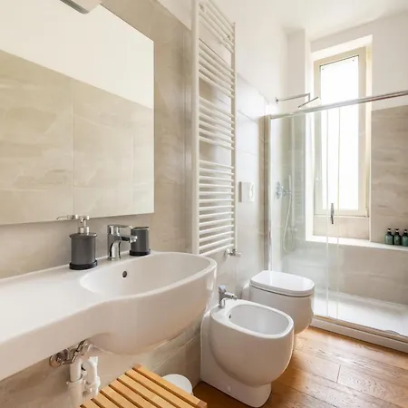 Isola - Bright 2-room With Balcony Milan