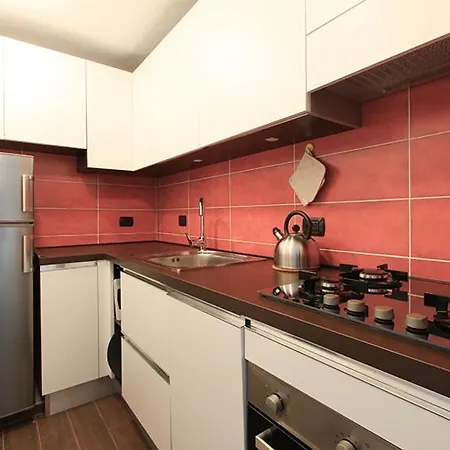 Economico E Strategico A Quattro Fermate Da Piazza Duomo Mediolan