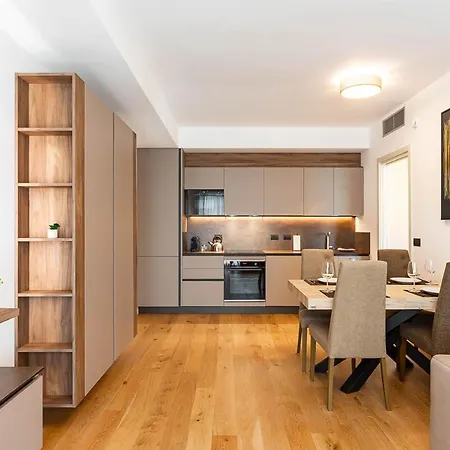 Daire Free Parking Besta 10 Minutes Away Private Terrace And Garden View Milano