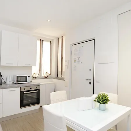 Ticinese 28 * Milán