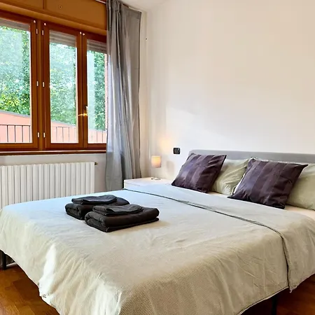 Spacious 2-bedroom With Large Terrace Lejlighed *