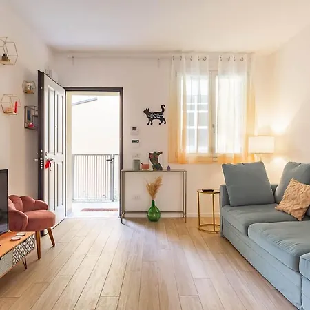 Historic Center-navigli Private Terrace 4 Pax Wifi