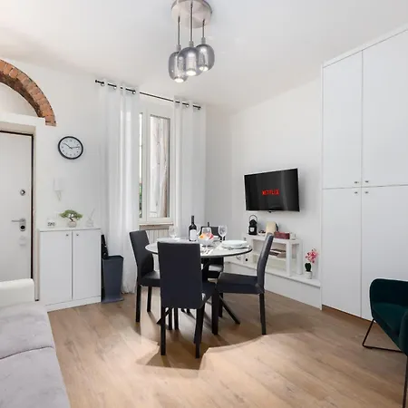 Porta Venezia - 10 Minutes From Duomo شقة