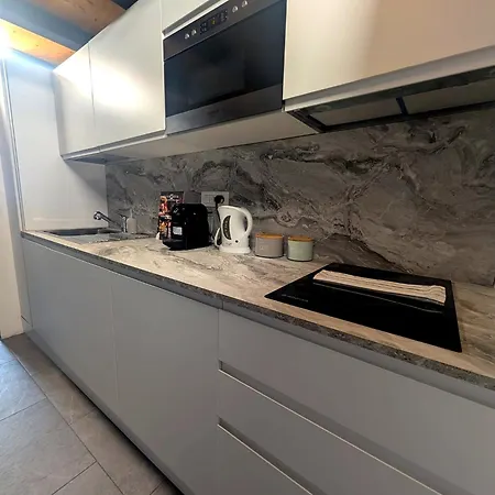 Hbhall Navigli 5 Milan