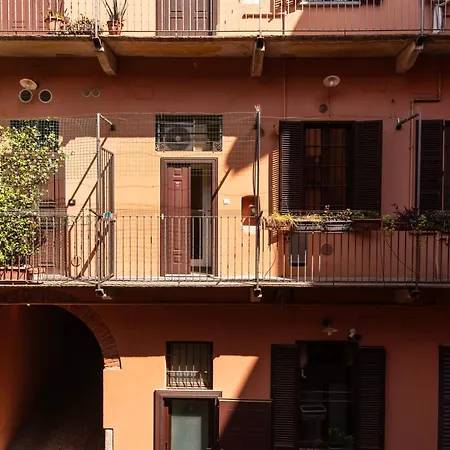 Youhosty - Nido Sui Navigli *