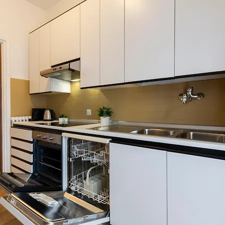 Feels Like Милан