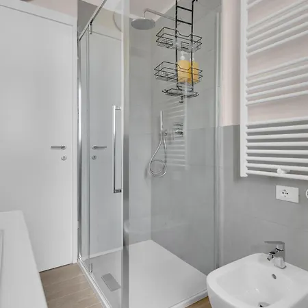 Airy With Balcony & Garage By Ndp Rent