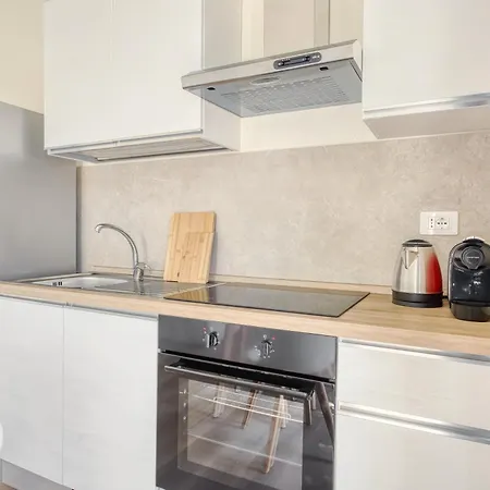 Hostmate - - Doria's Light - Stazione * ميلان