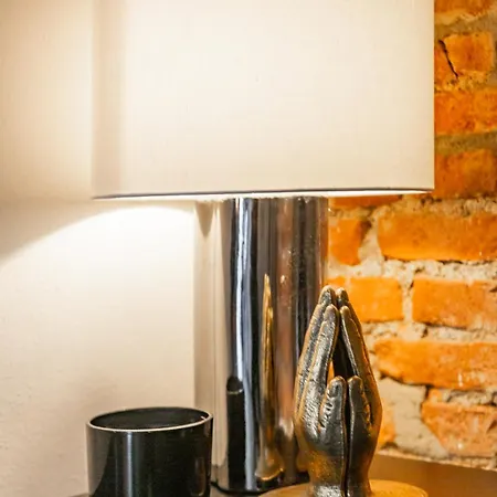 Youhosty - Design Isola *