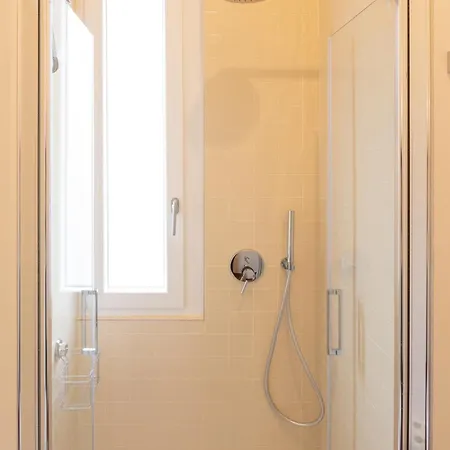 Newly Renovated Two-room Appartement