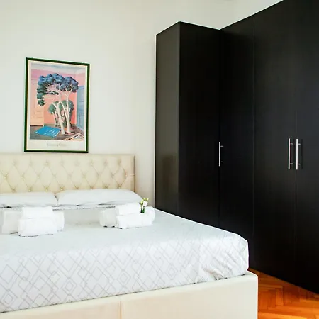 아파트 Experience From A Penthouse 5 Minutes From The Duomo