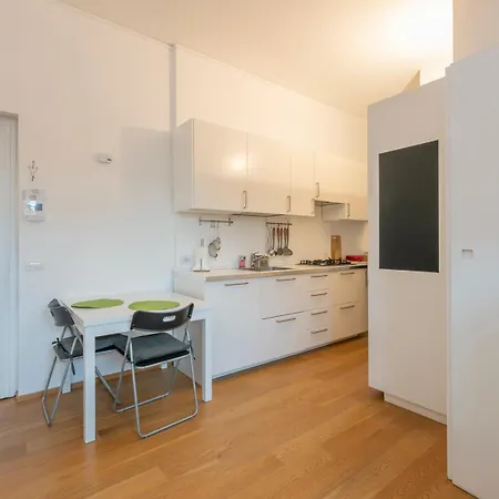 Apartment Sant'agostino-centro Near M2 Milan