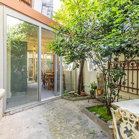 Navigli Typical With Private Courtyard Apartment Milan