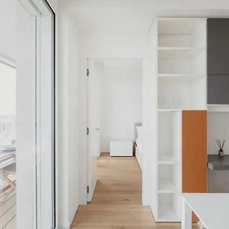 Gohost - Skyline Walking Distance From Station *