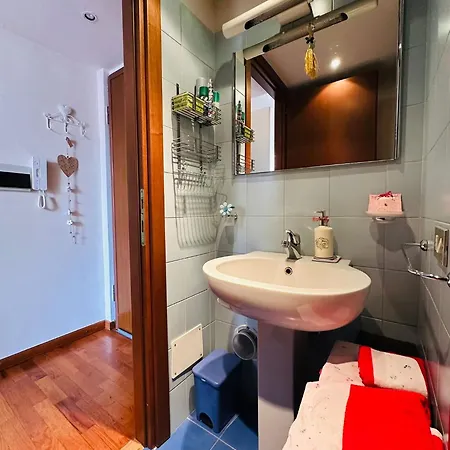 Sunday's Flat/monolocale Zona Bocconi Daire *