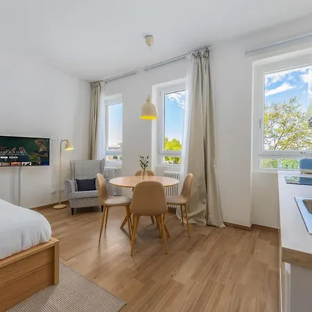 Navigli Nest - Metro & Navigli Nearby דירה *