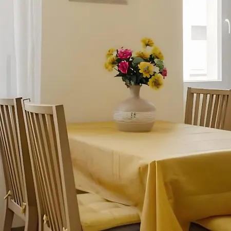 Lägenhet I-host - Della Torre 32 *