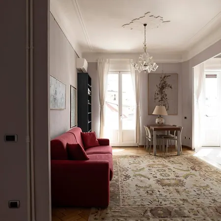 Bright House Center On Subway Lines 1,2 &3 Milan