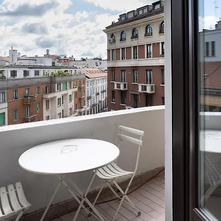 Bright House Center On Subway Lines 1,2 &3 Milan