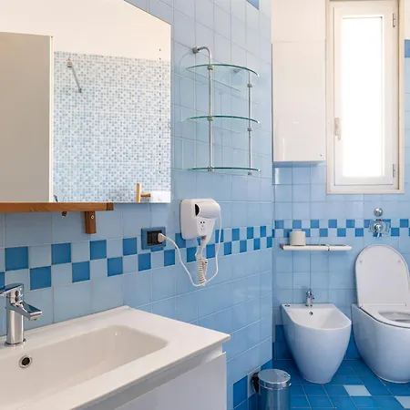 Sunshine-filled On Subway Апартаменты Милан