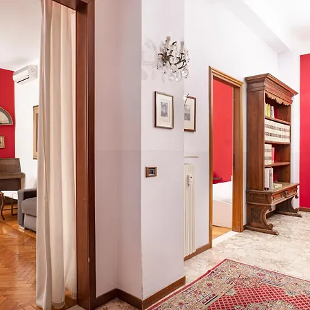 Sunshine-filled On Subway Милан