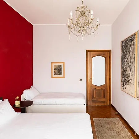 Sunshine-filled On Subway Милан