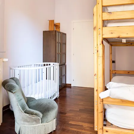 Sunshine-filled On Subway Апартаменты Милан