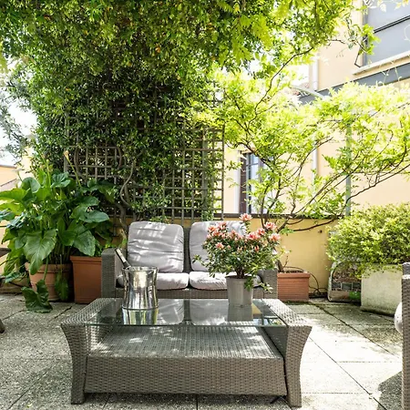 Dream Garden Center On Subway 10 Guest דירה