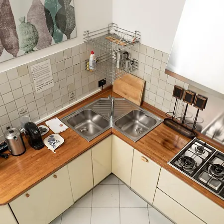 Апартаменты Sunshine-filled On Subway Милан