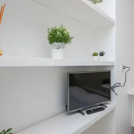 I-host Tiny - Marghera * Milano