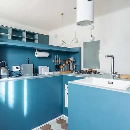 Cozy And Design Suite Close To Central Rail Station Lägenhet
