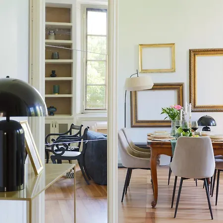 The Rent - Stylish Three-bedroom In The Heart Of No Ac *