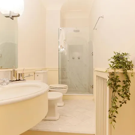 The Rent - Stylish Three-bedroom In The Heart Of No Ac *