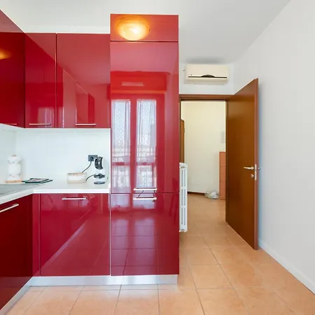 Daire Spazio Breda - Free Parking, Private Garage, Metro M1, Balcony