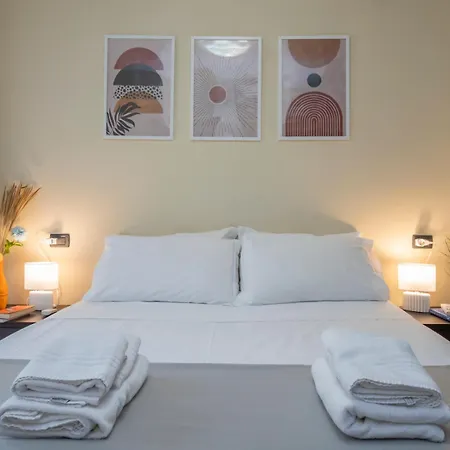 Spazio Breda - Free Parking, Private Garage, Metro M1, Balcony, 4 Guests ميلان