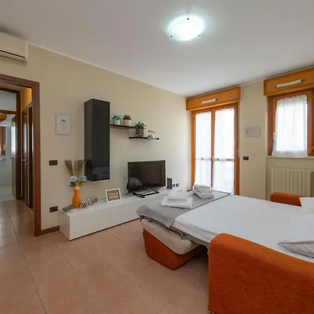 Daire Spazio Breda - Free Parking, Private Garage, Metro M1, Balcony *