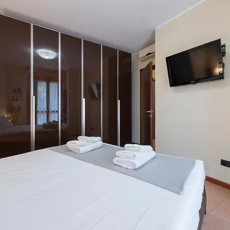 Spazio Breda - Free Parking, Private Garage, Metro M1, Balcony Daire Milano