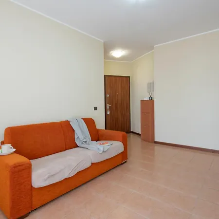 Daire Spazio Breda - Free Parking, Private Garage, Metro M1, Balcony Milano