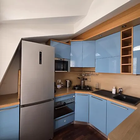 Urban Attic Isola District *