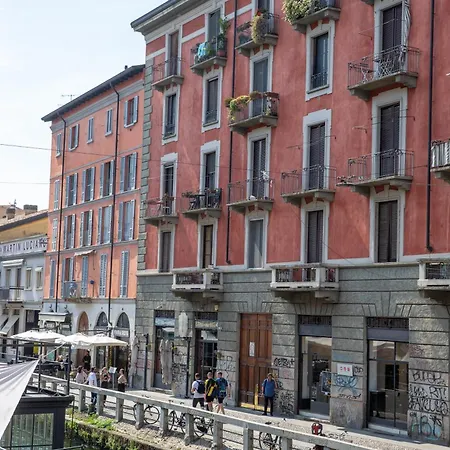 Navigli Nest Renovated With Balcony On The Naviglio Lägenhet