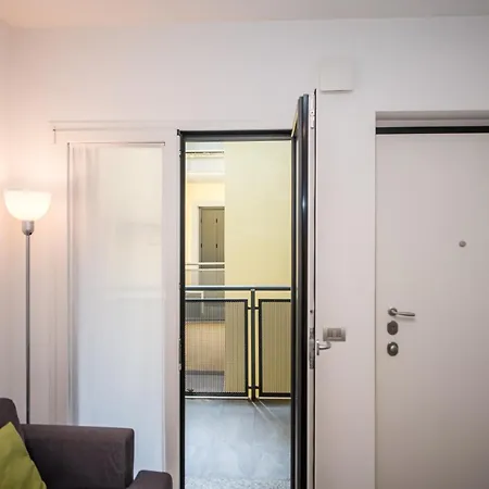 Shortmi Navigli מילאנו