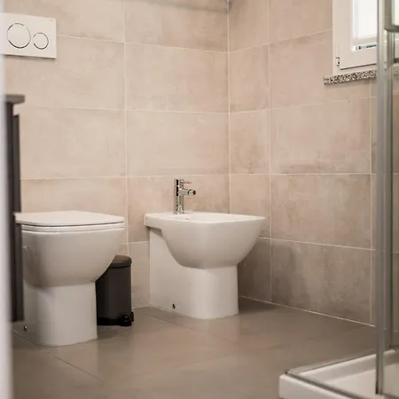 Shortmi Navigli מילאנו