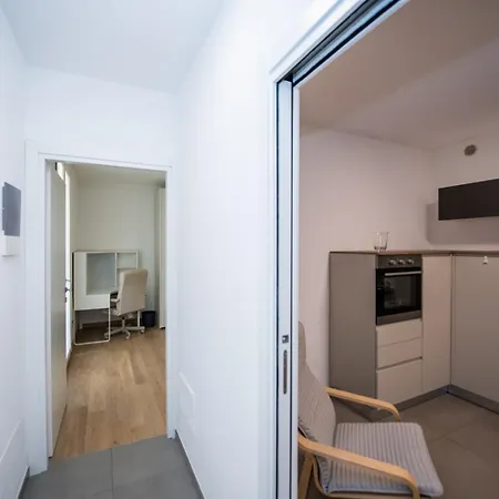 Shortmi Navigli * מילאנו