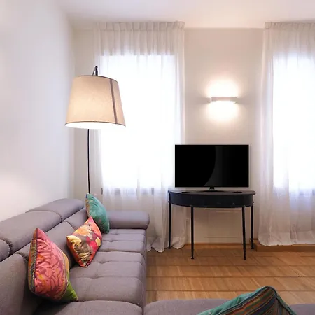 Apartment Court House Elegant *