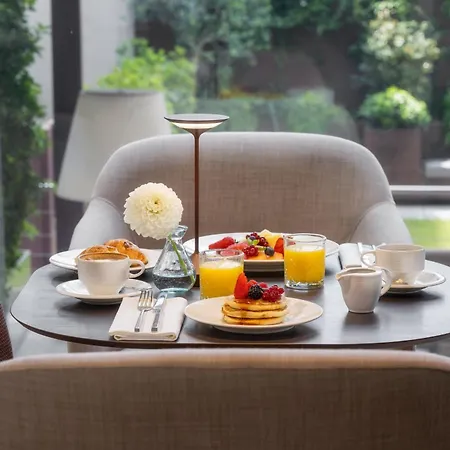 Crowne Plaza By Ihg Hotel 4*