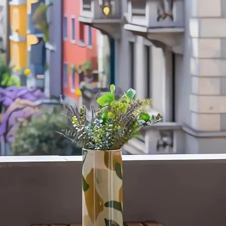 Apple - A 10 Minuti Dal Duomo Di *