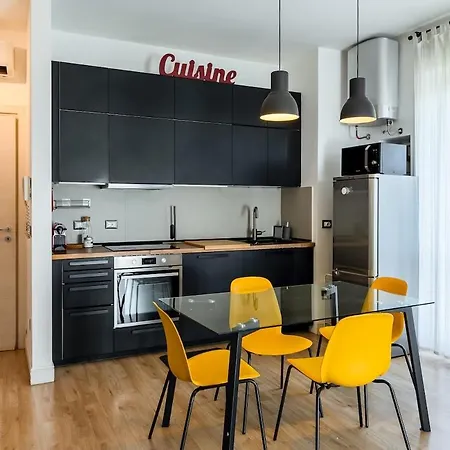 Appartement Large With Private Balcony And Workspace Milan
