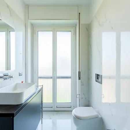 Appartement Large With Private Balcony And Workspace Milaan