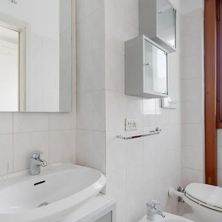 Pagano - Salutati - Ampio E Luminoso Trilocale Apartamento *