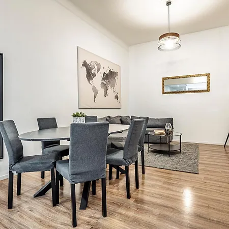 Luxury 4 Bedrooms Close To Duomo Apartment *